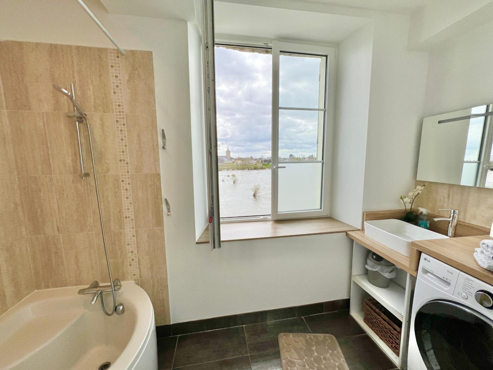 La Vue Loire Maison Saint-Denis-de l'Hotel Экстерьер фото
